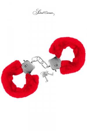 Paire de menottes Glamour en métal, recouvertes d'une fourrure rouge, par Sweet Caress.