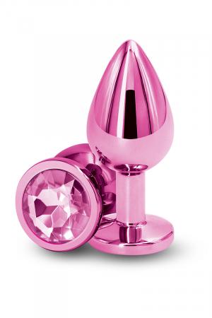 Plug bijou anal en aluminium, coloris rose chromé pour le bijou et le plug, taille M 8,2 x 3,4 cm. NS Novelties / collection Rea Assets.