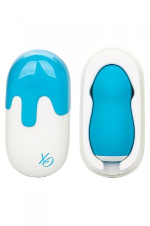 Puissant petit stimulateur externe vibrant en silicone premium, avec son étui de voyage.