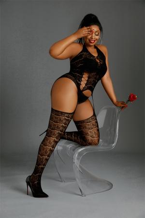 Combinaison sexy noire à jarretelles, en résille extensible, par Moonlight Lingerie.